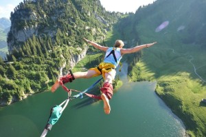 华体会网页版-4×100米混合接力队伍配合默契，混合接力比赛